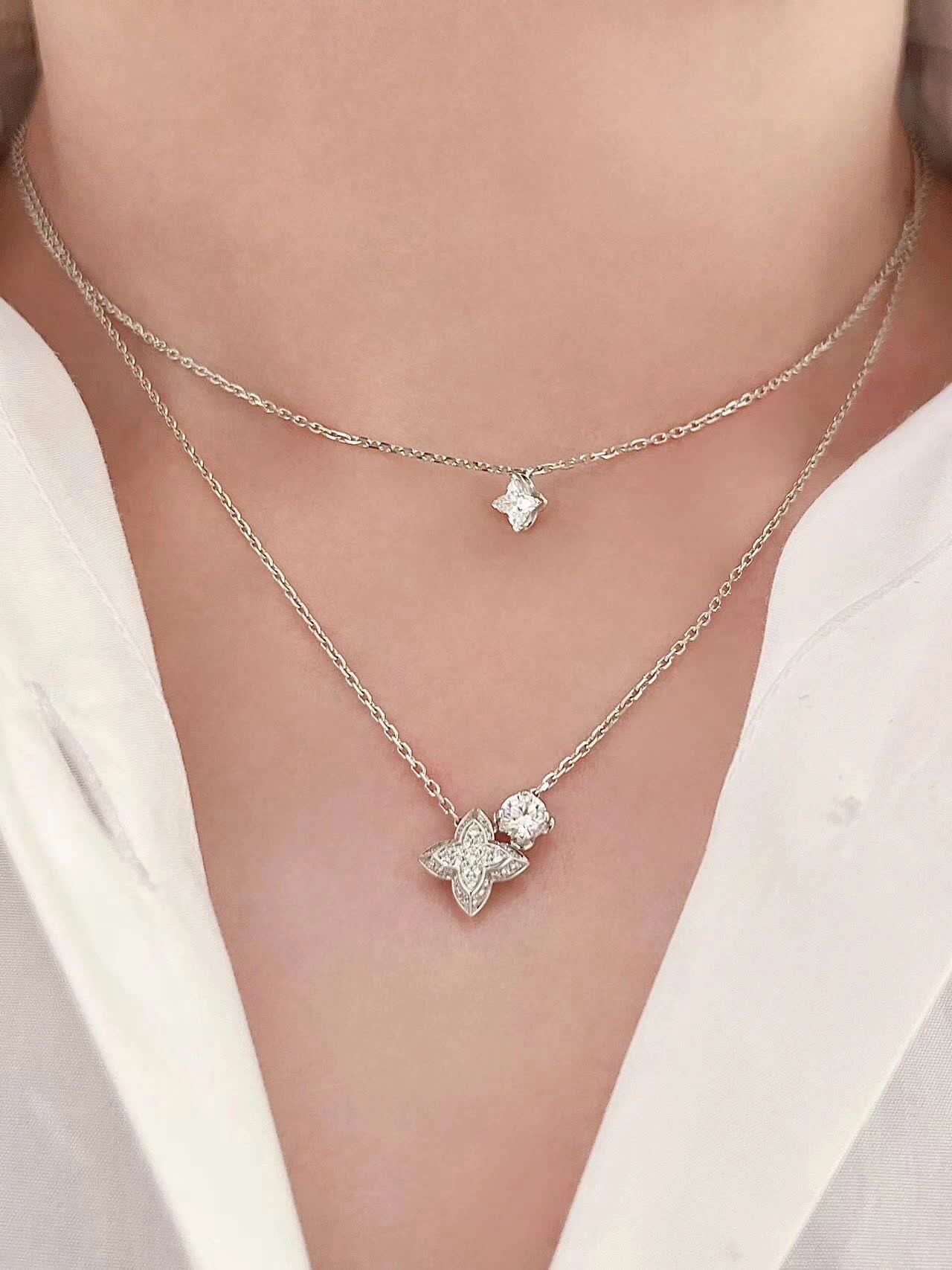 Louis Vuitton Silver Star Pendant Necklace-LX1256